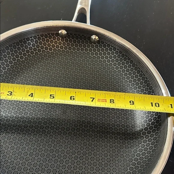 HEXCLAD Silver Non-Stick Frying Pan - Picture 5 of 8